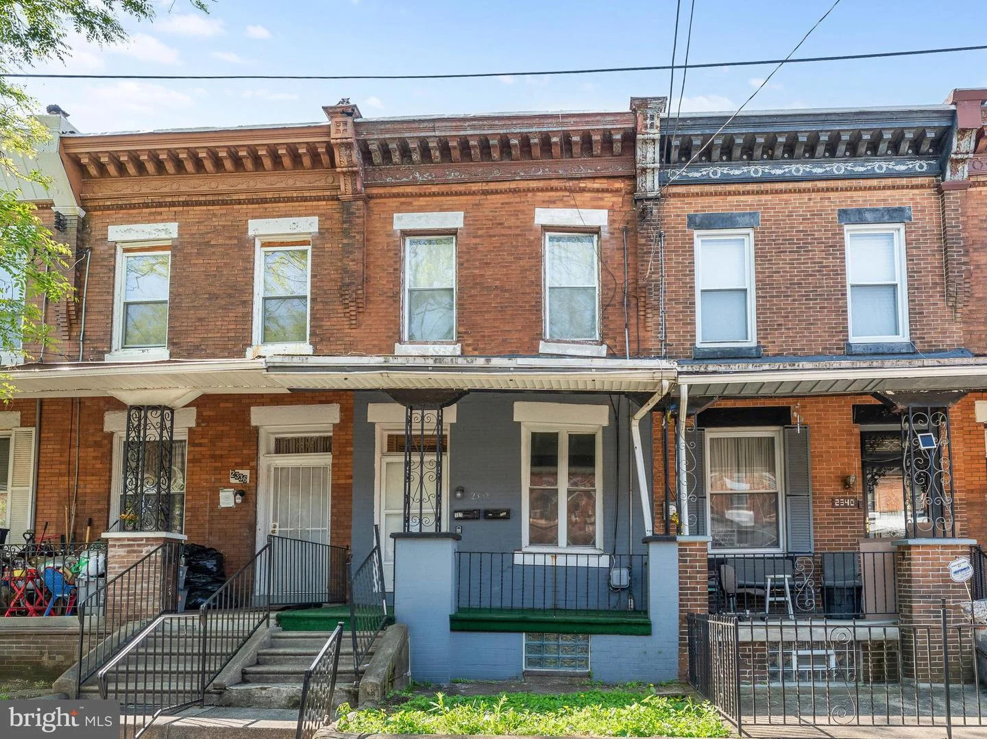 2338 W Hagert Street