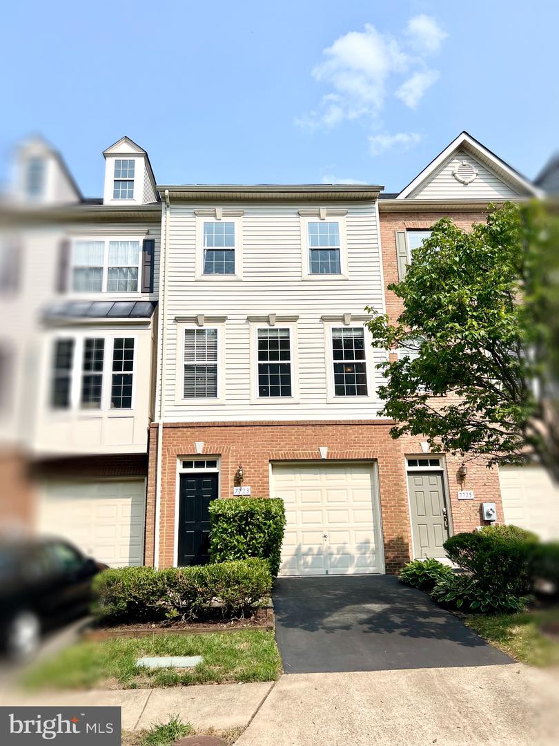 Photo 5 of 52 of 7723 White Heron Trl townhome