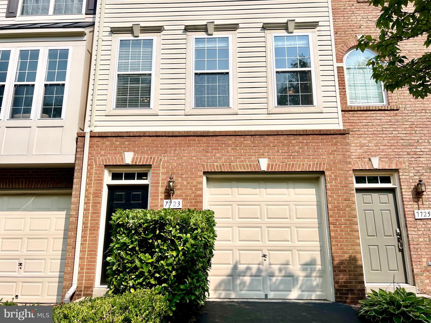 Photo 2 of 52 of 7723 White Heron Trl townhome