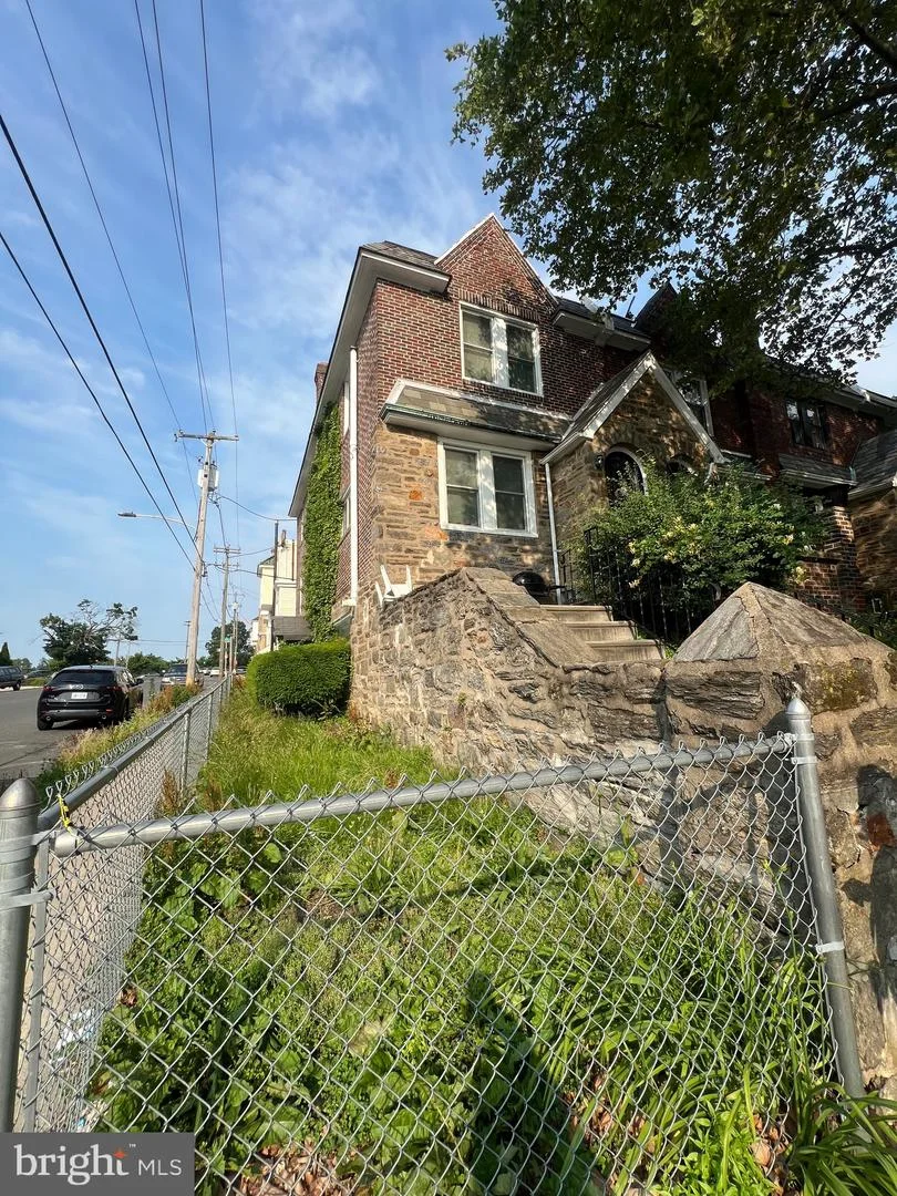 2100 N Hobart Street