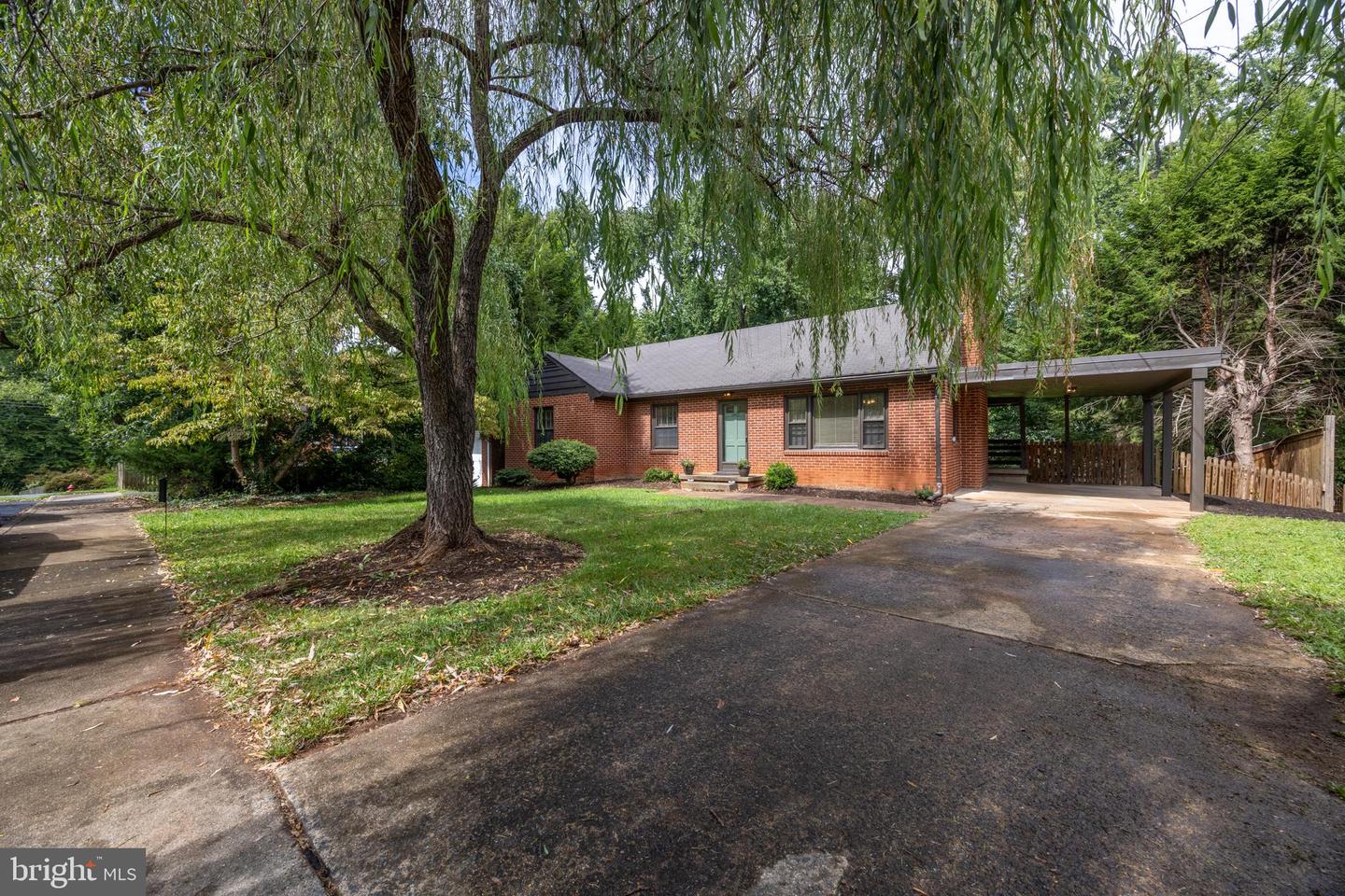 Photo 2 of 38 of 1407 Holly Rd house