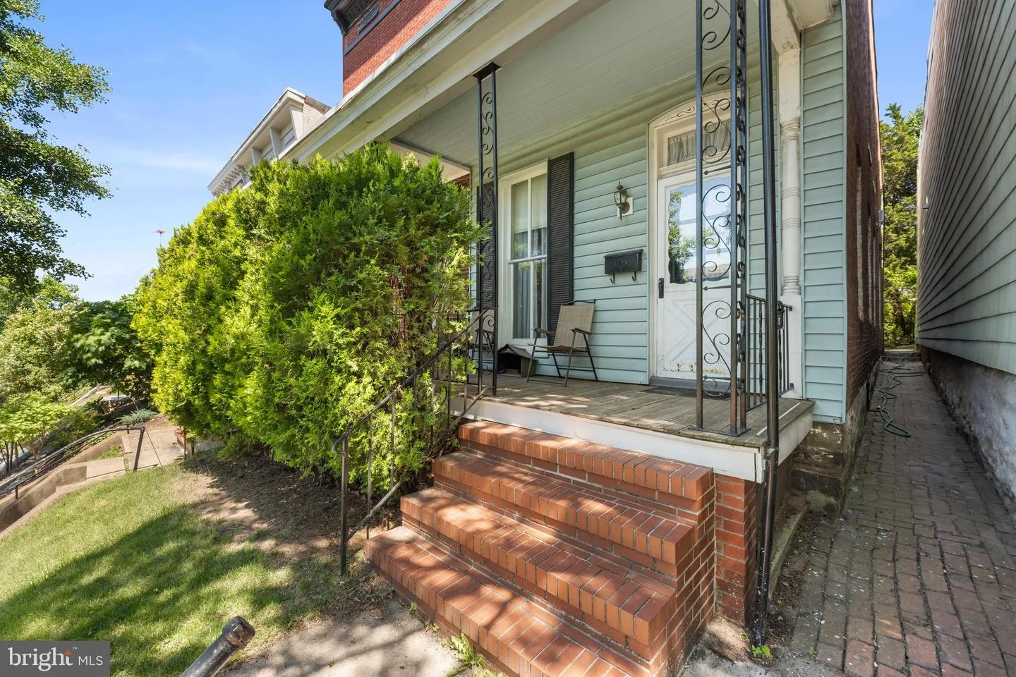 1016 W 38th Street