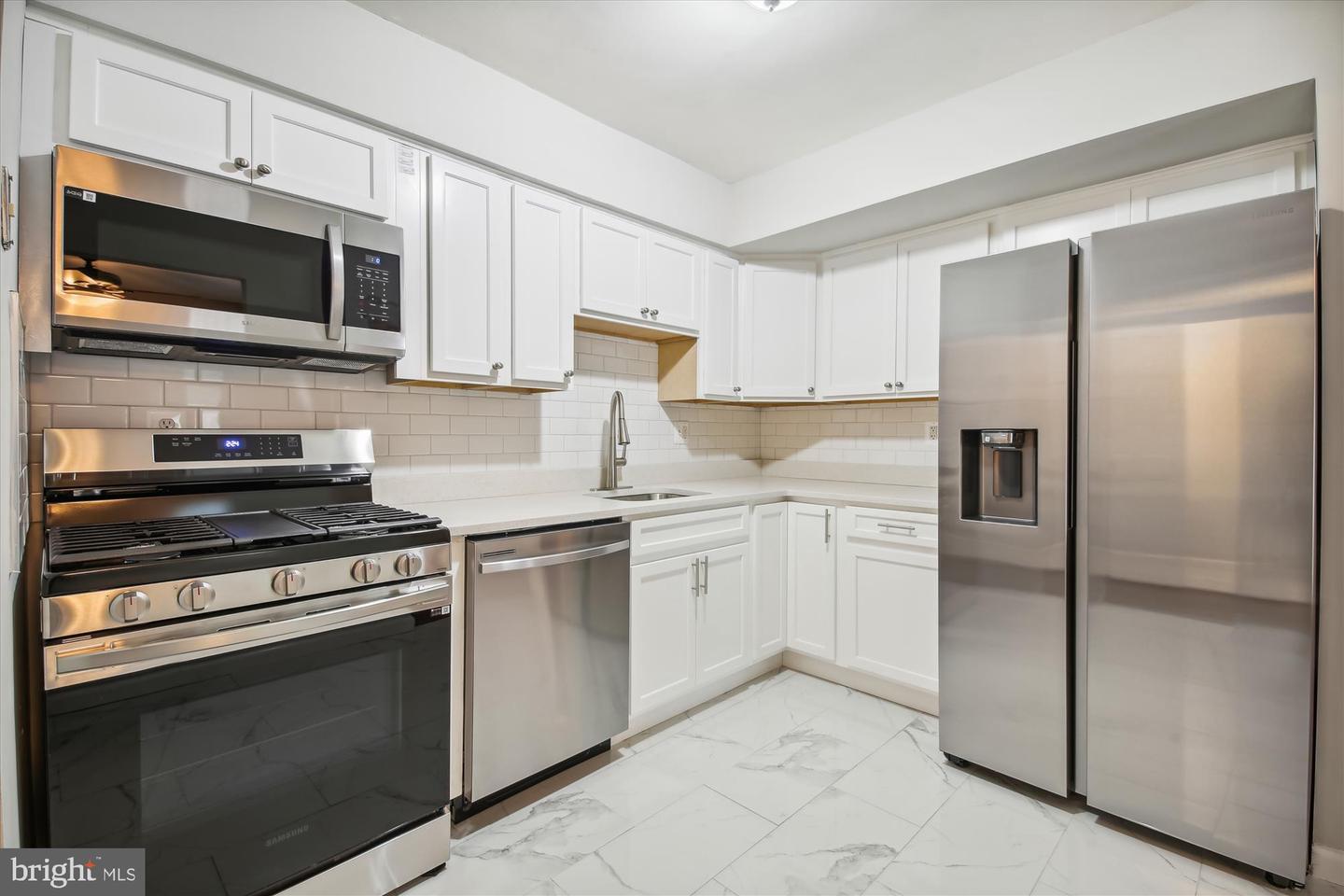 Photo 5 of 30 of 2433 Alsop Ct townhome