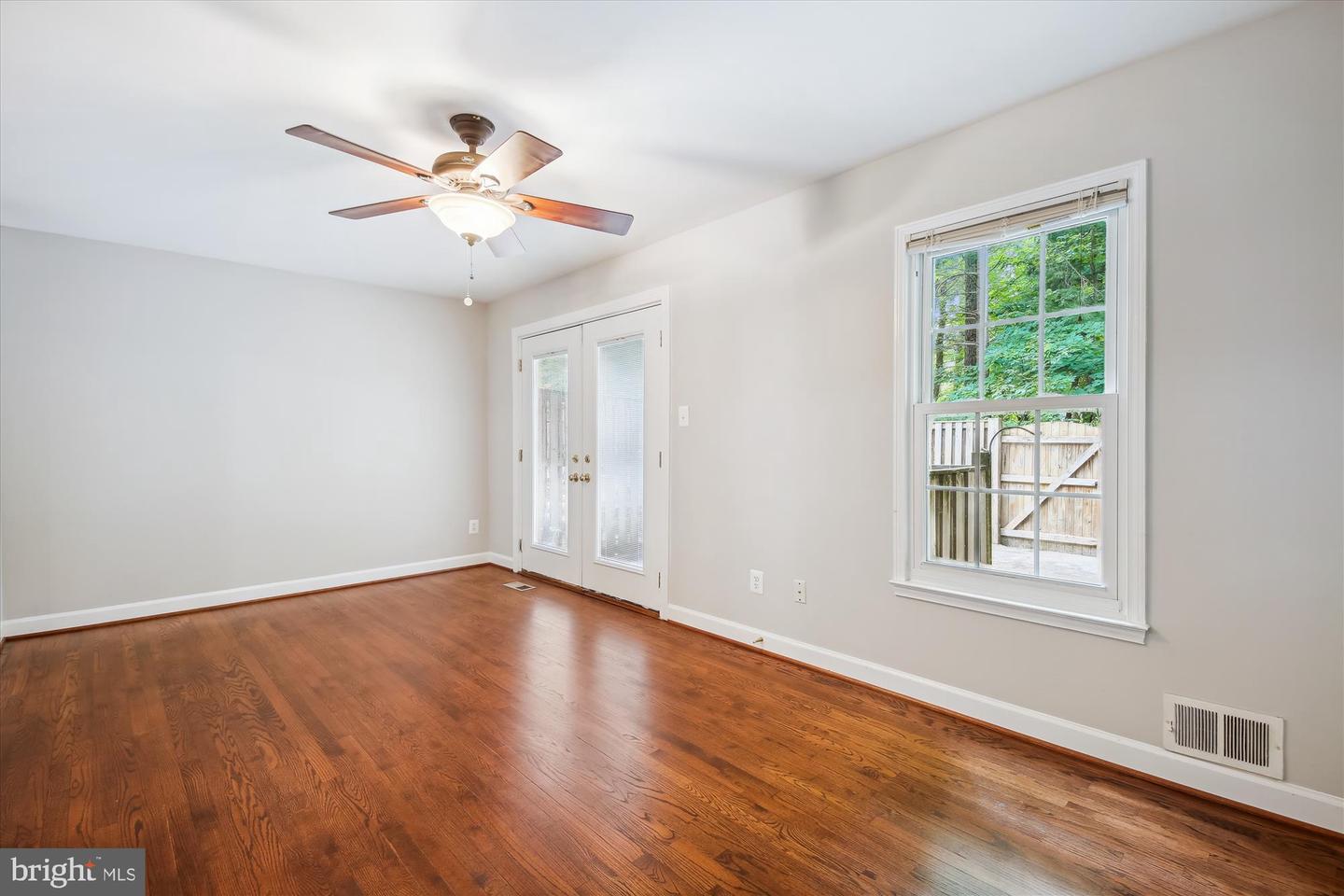 Photo 11 of 30 of 2433 Alsop Ct townhome