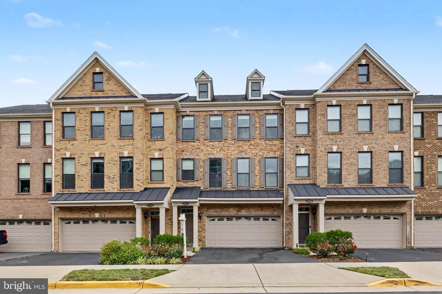 22503 Windsor Locks Square