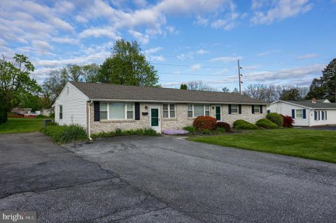 Single Family Residence in Mechanicsburg PA 352 Sporting Hill ROAD.jpg