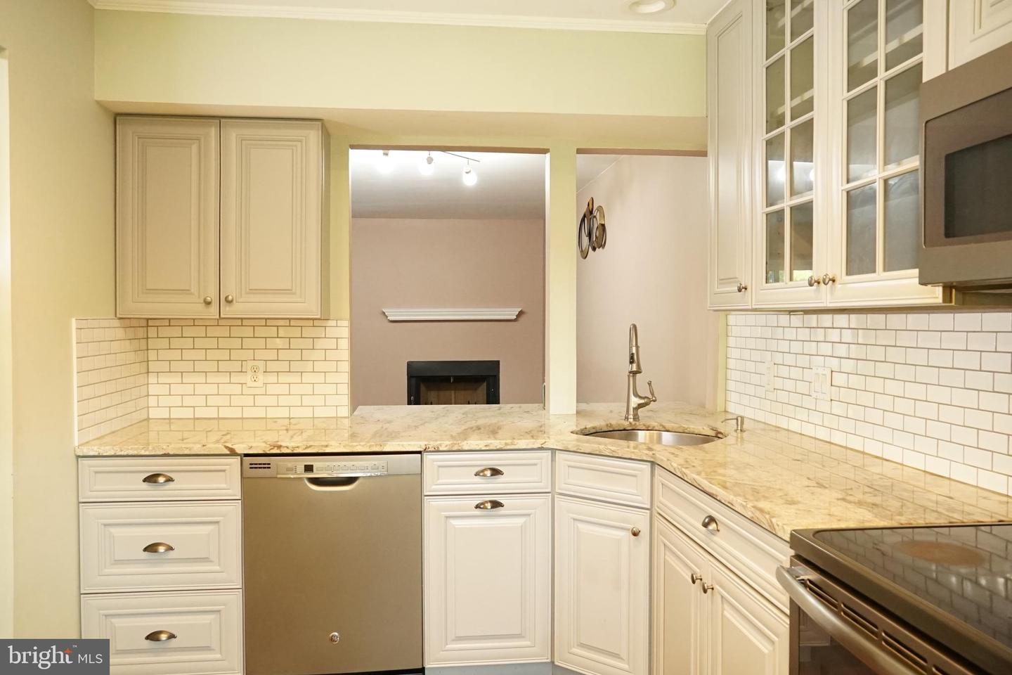 Photo 6 of 57 of 516 Thomas Rd townhome