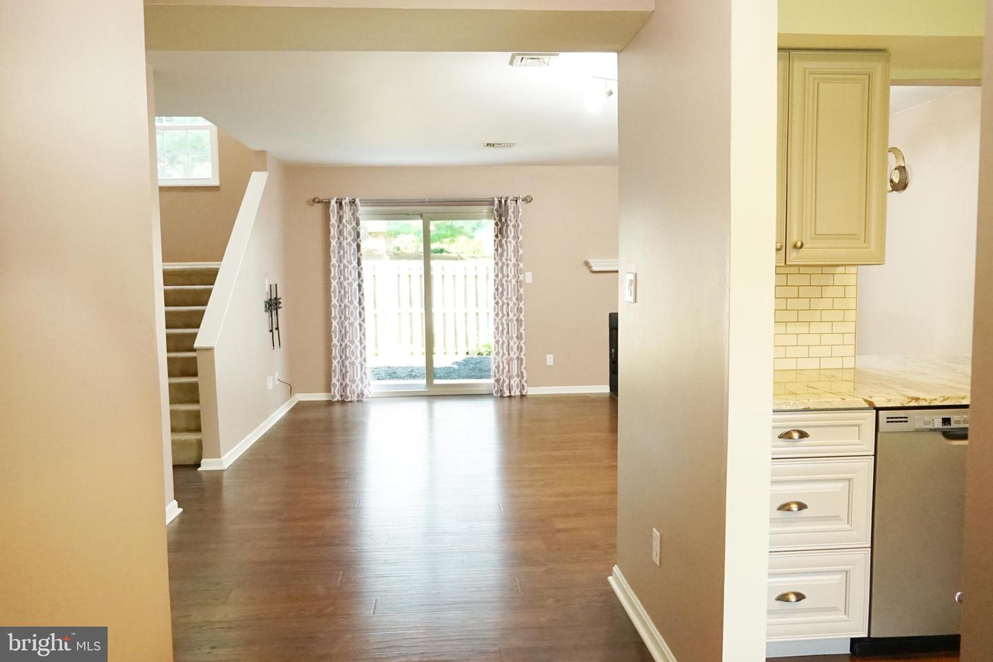 Photo 3 of 57 of 516 Thomas Rd townhome