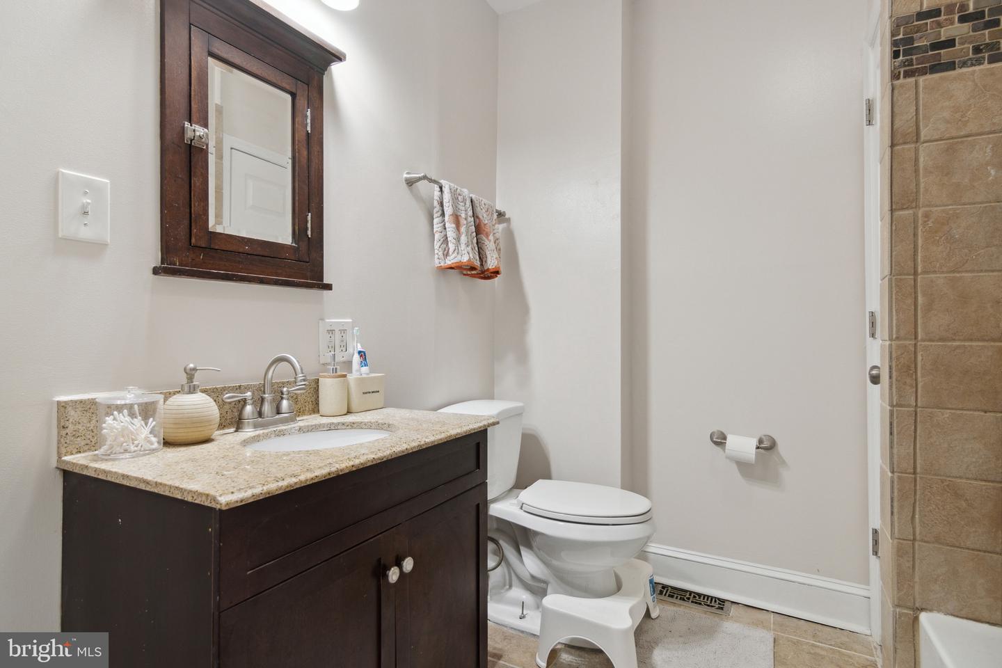 Photo 17 of 28 of 39 E Barney St townhome