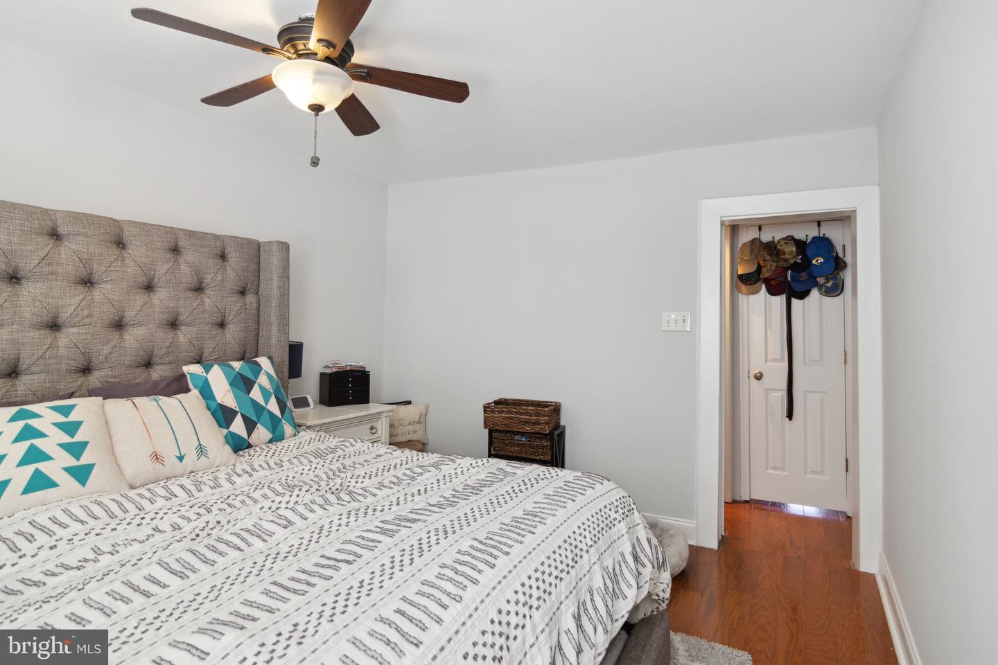 Photo 20 of 28 of 39 E Barney St townhome