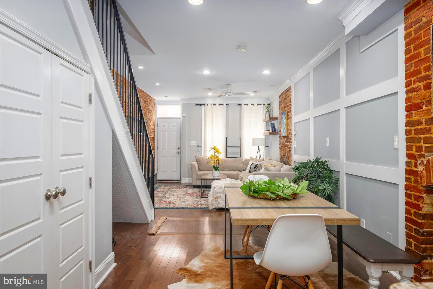 Photo 9 of 37 of 1120 S East Ave townhome