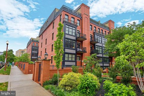 Condominium in Arlington VA 1610 Queen STREET.jpg