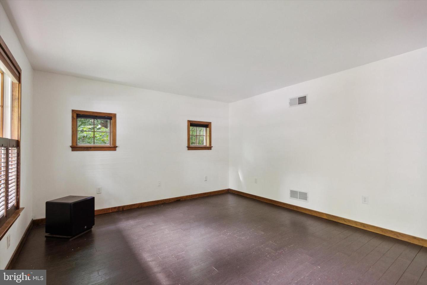 Photo 4 of 19 of 3041 Chestnut Hill Rd house
