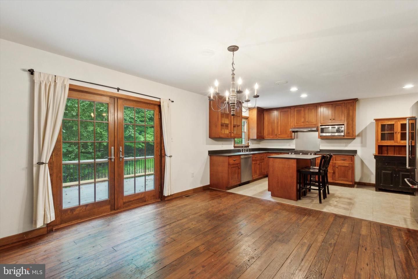 Photo 3 of 19 of 3041 Chestnut Hill Rd house
