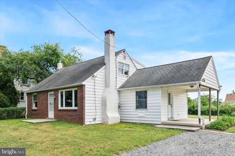 Single Family Residence in Newtown Square PA 23 Main STREET.jpg