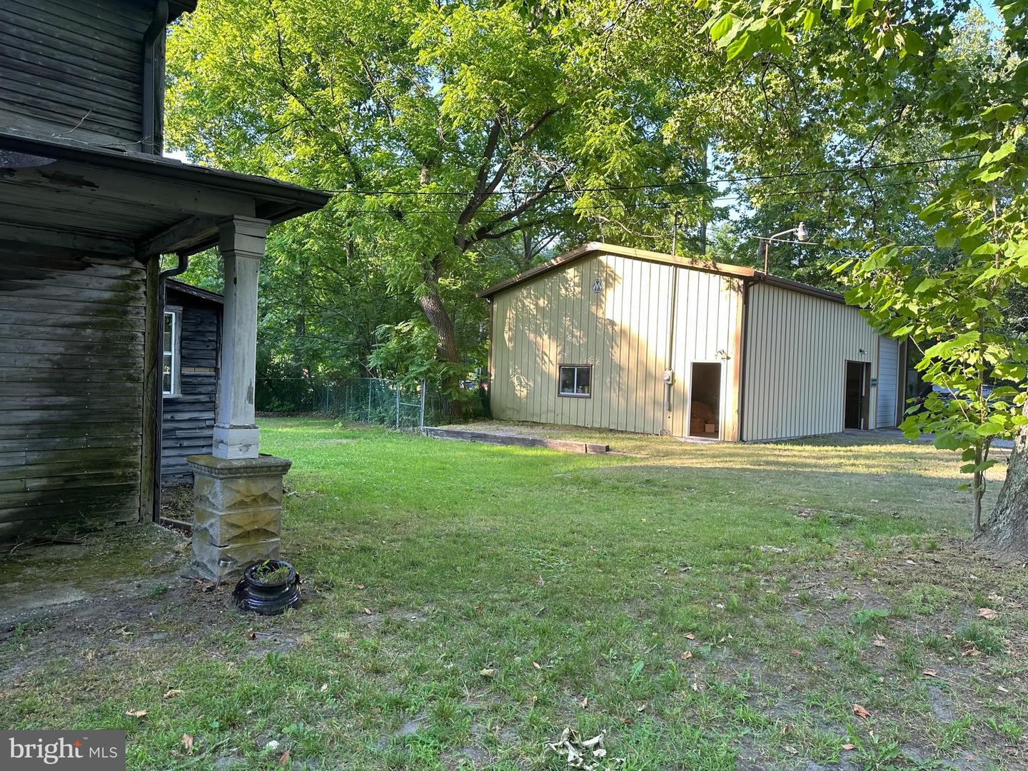 Photo 5 of 37 of 2 Old Red Lion Rd house