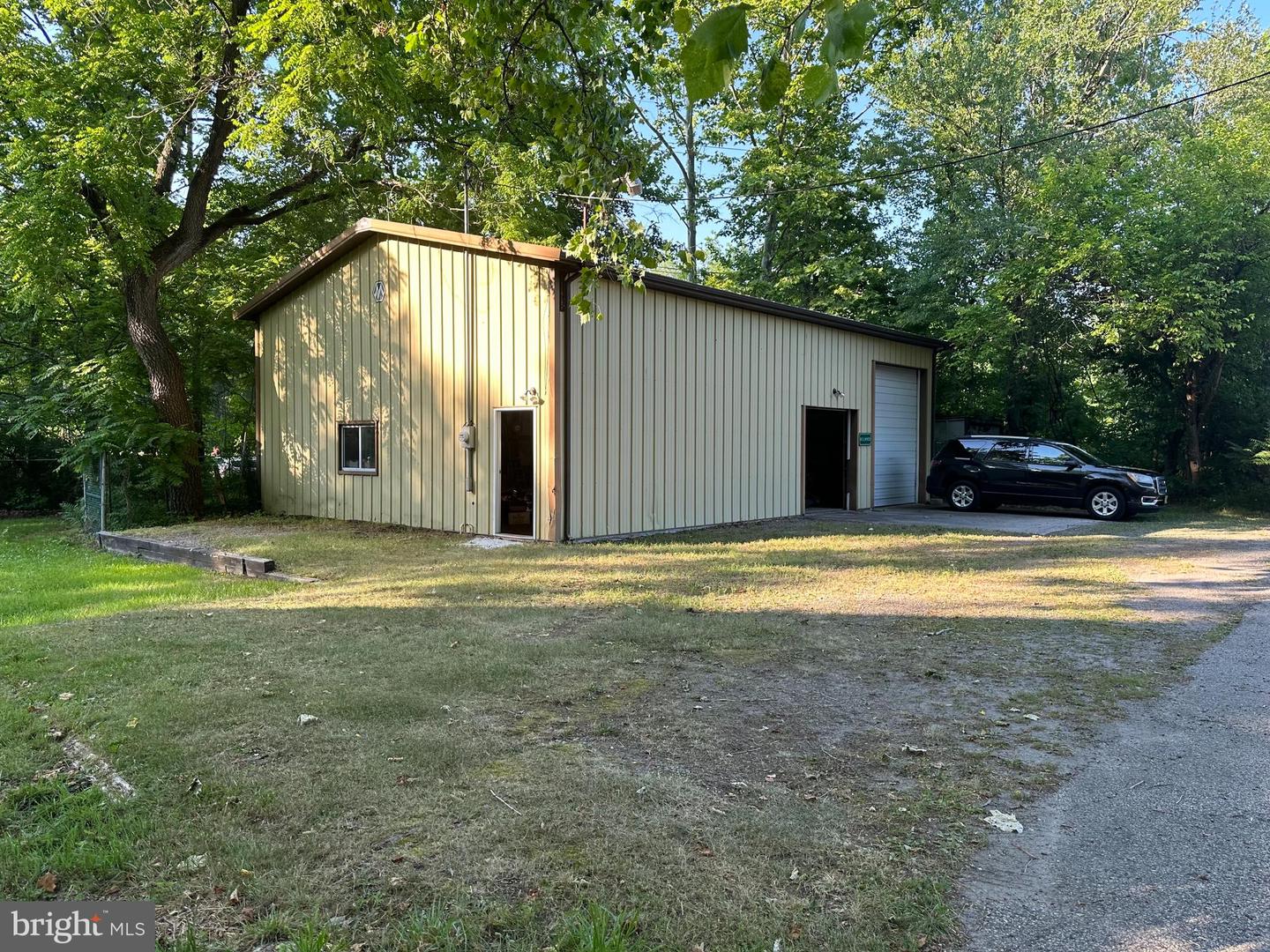 Photo 6 of 37 of 2 Old Red Lion Rd house