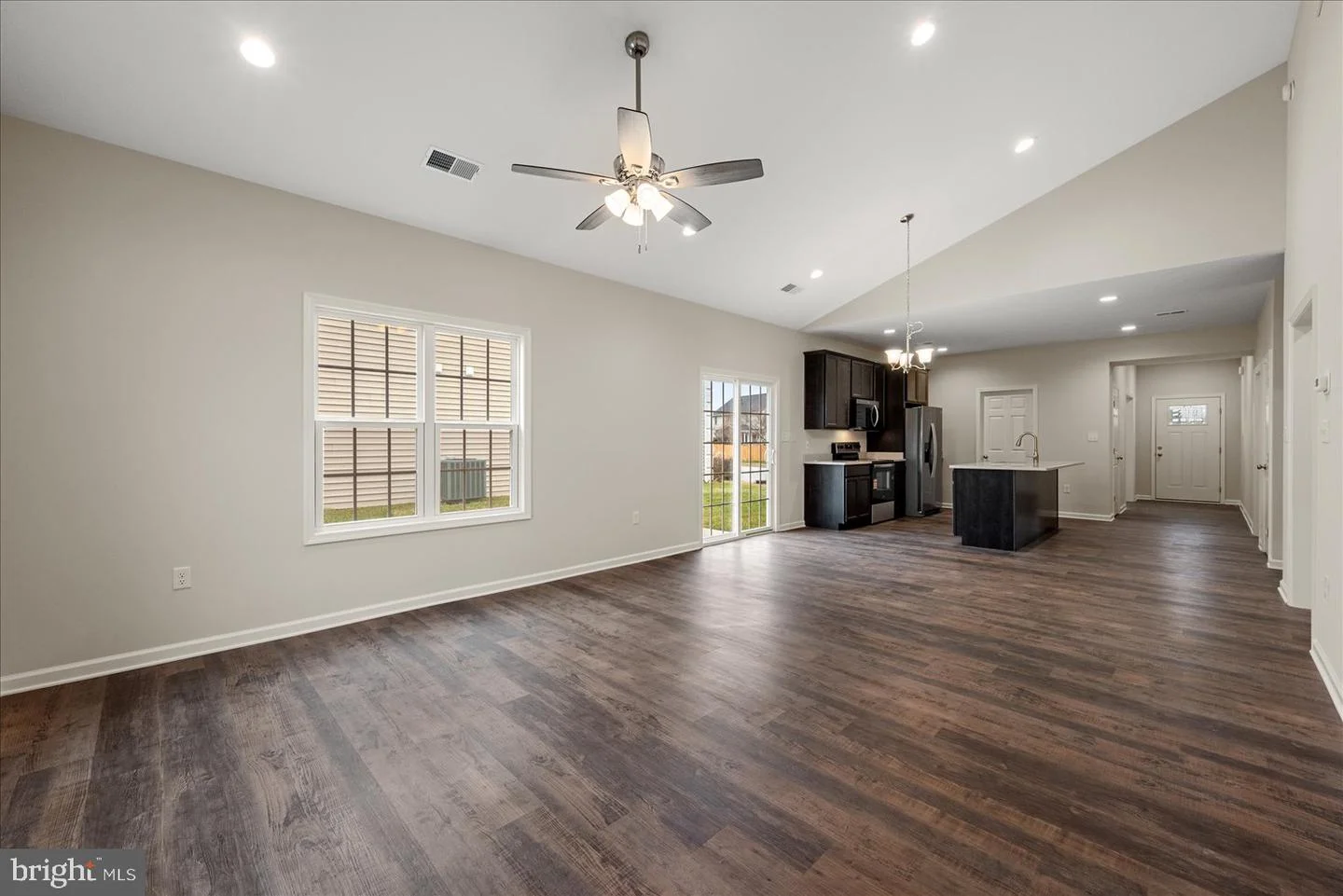 253 Rossmann Blvd