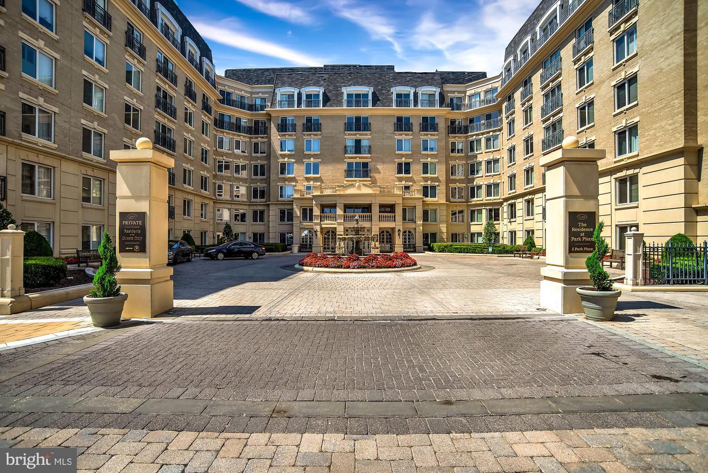 5 Park Place #527