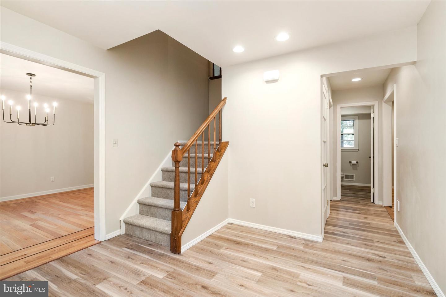 Photo 3 of 42 of 14 Blackfoot Dr house