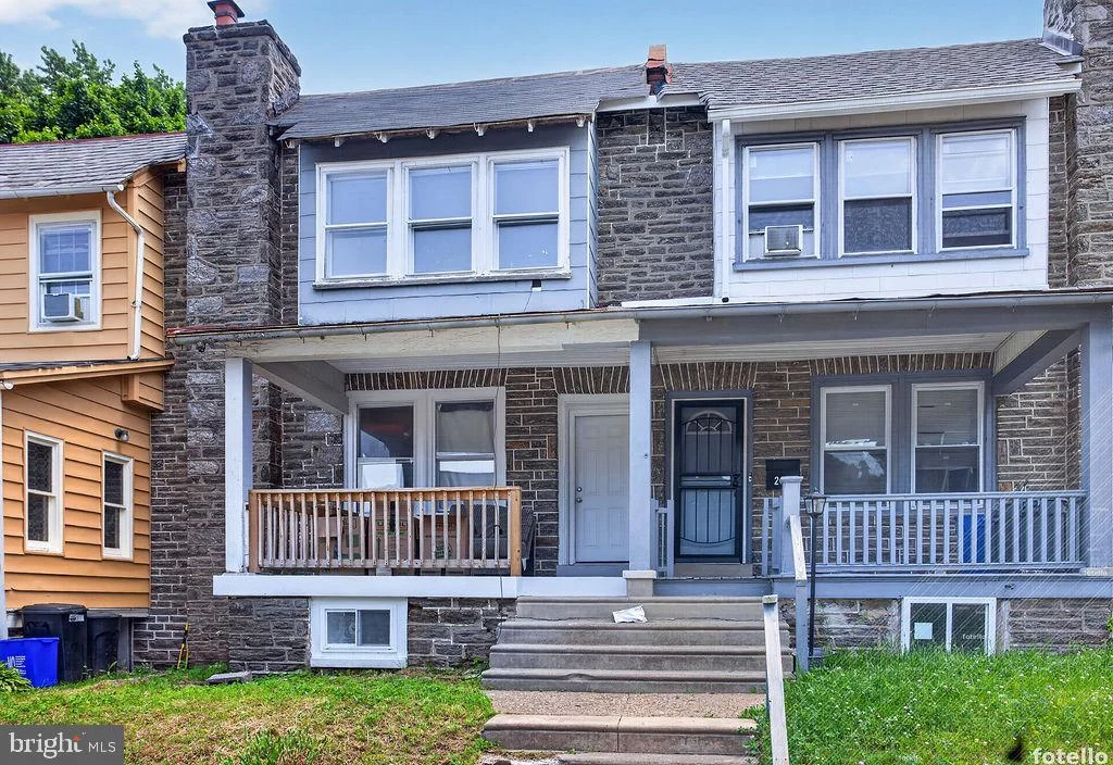 238 E Queen Lane