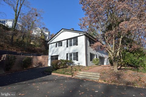 Single Family Residence in Arlington VA 2621 Inge STREET.jpg