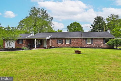 Single Family Residence in Hatfield PA 1315 Deer Run ROAD.jpg