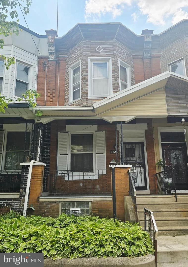 2328 W Cumberland Street W