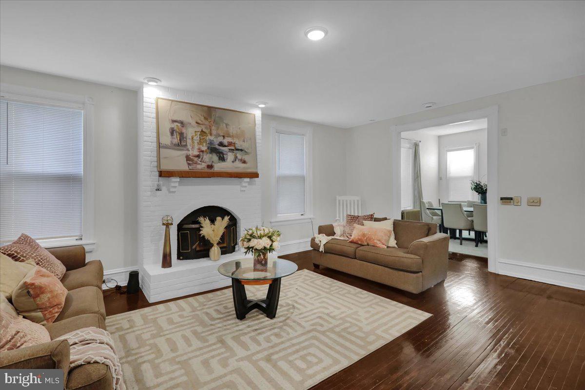 Photo 6 of 29 of 728 N 3rd St multi-family property