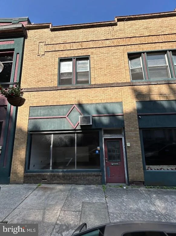 374 Centre Street S