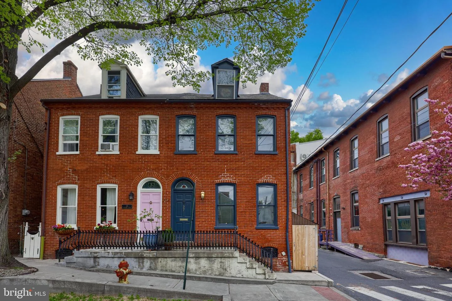27 N Mulberry Street