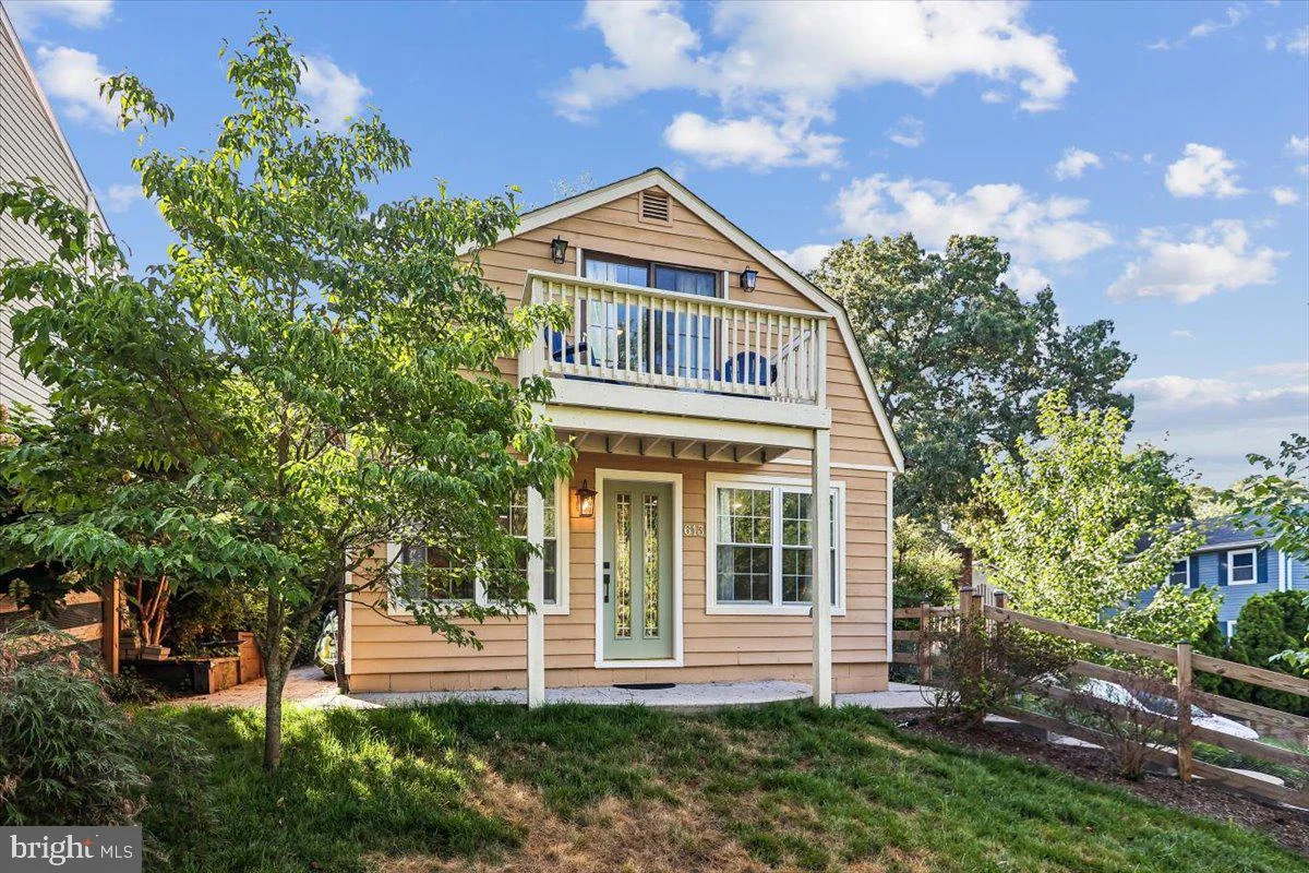 613 West Drive