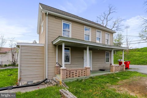 Duplex in Shippensburg PA 36-38 Middle Spring AVENUE.jpg