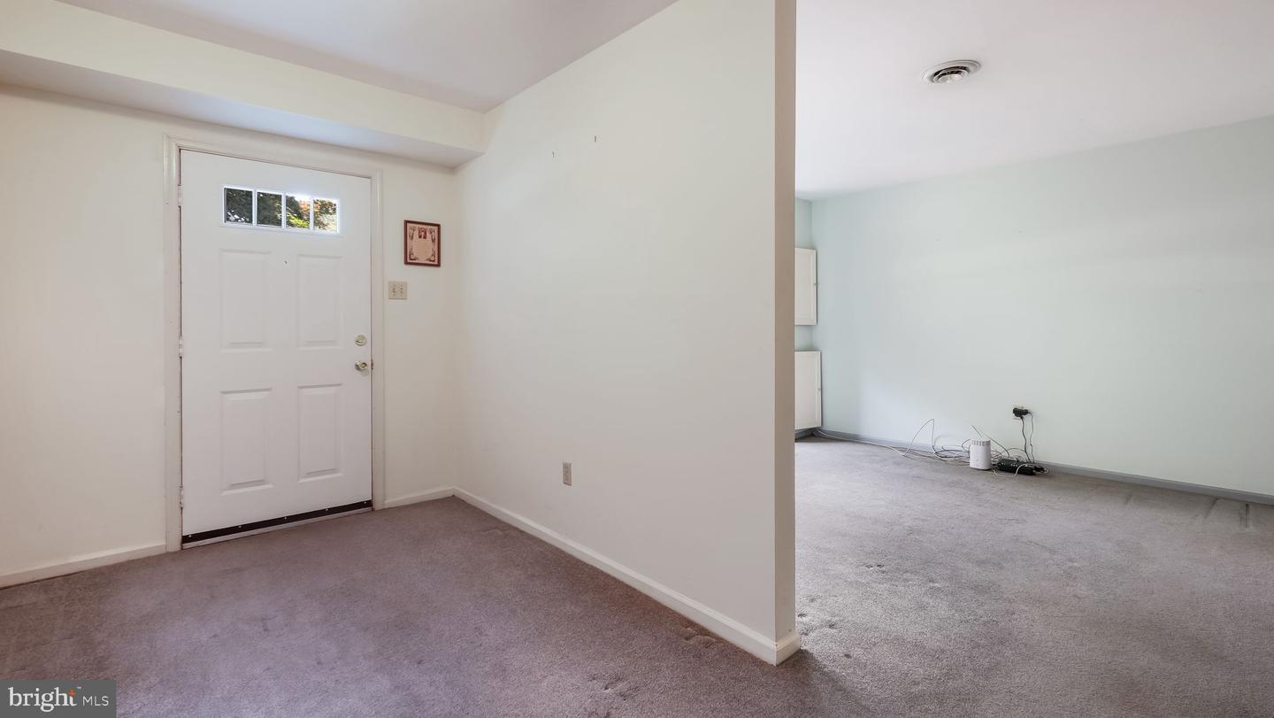 Photo 6 of 34 of 12 E Sellers Ave townhome