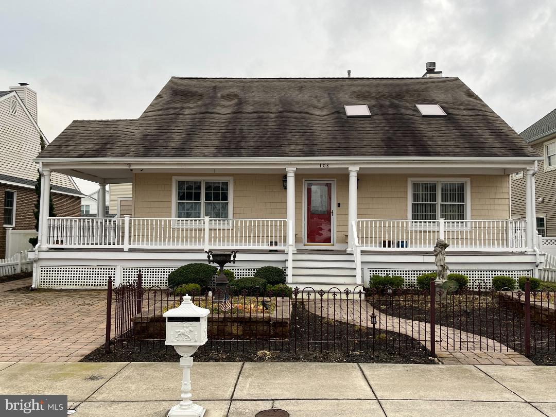 Photo 1 of 47 of 108 W Jefferson Ave house