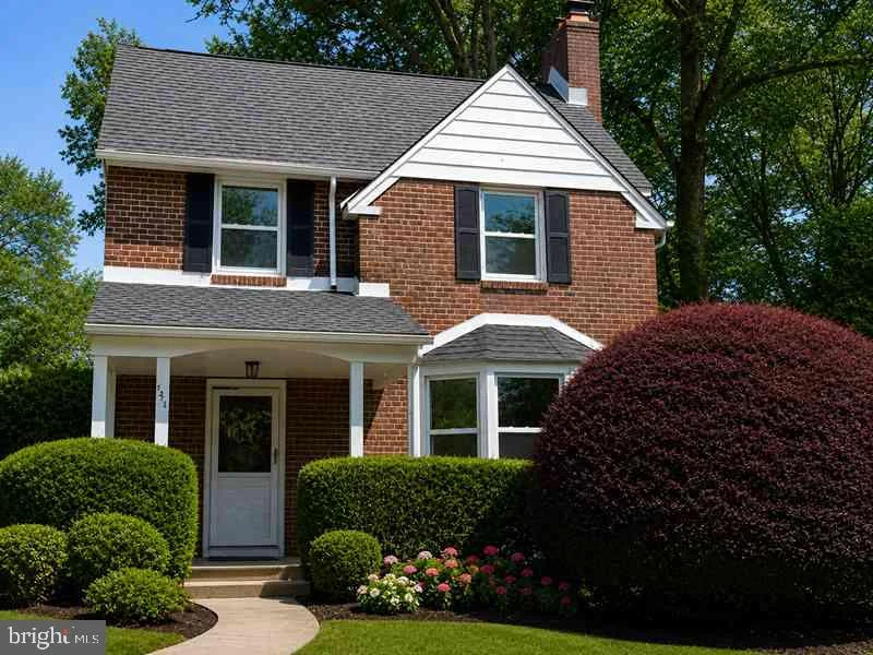 1516 Surrey Lane