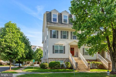 Townhouse in Germantown MD 12826 Rexmore DRIVE.jpg
