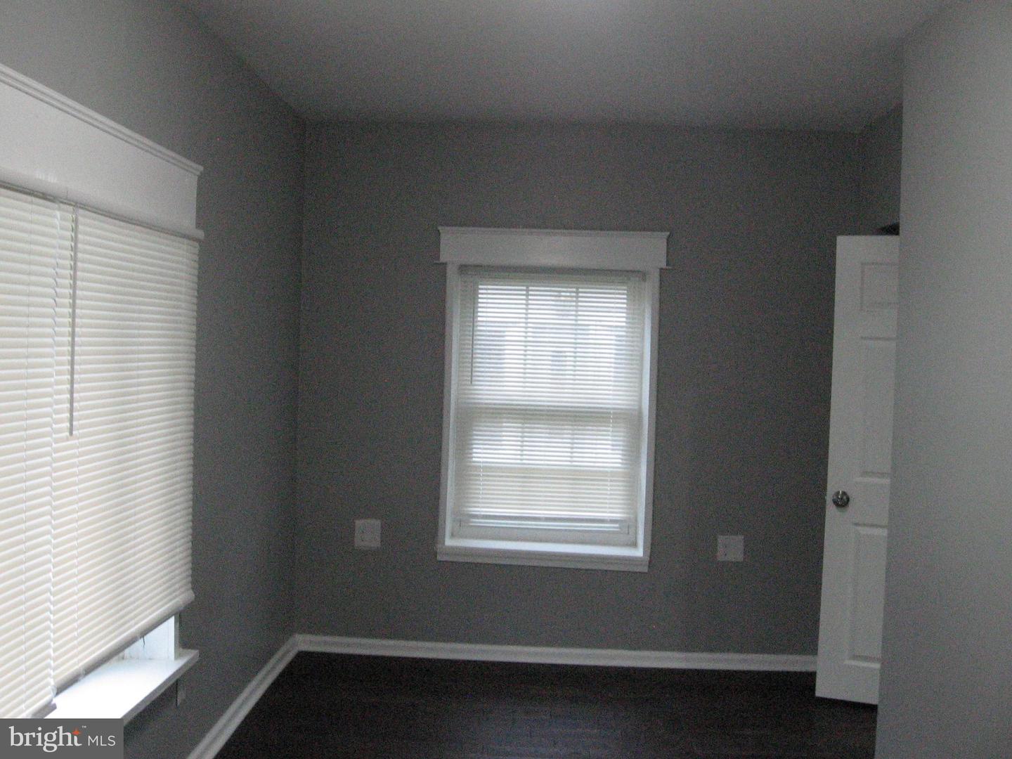 Photo 13 of 28 of 200 W Mowry St house