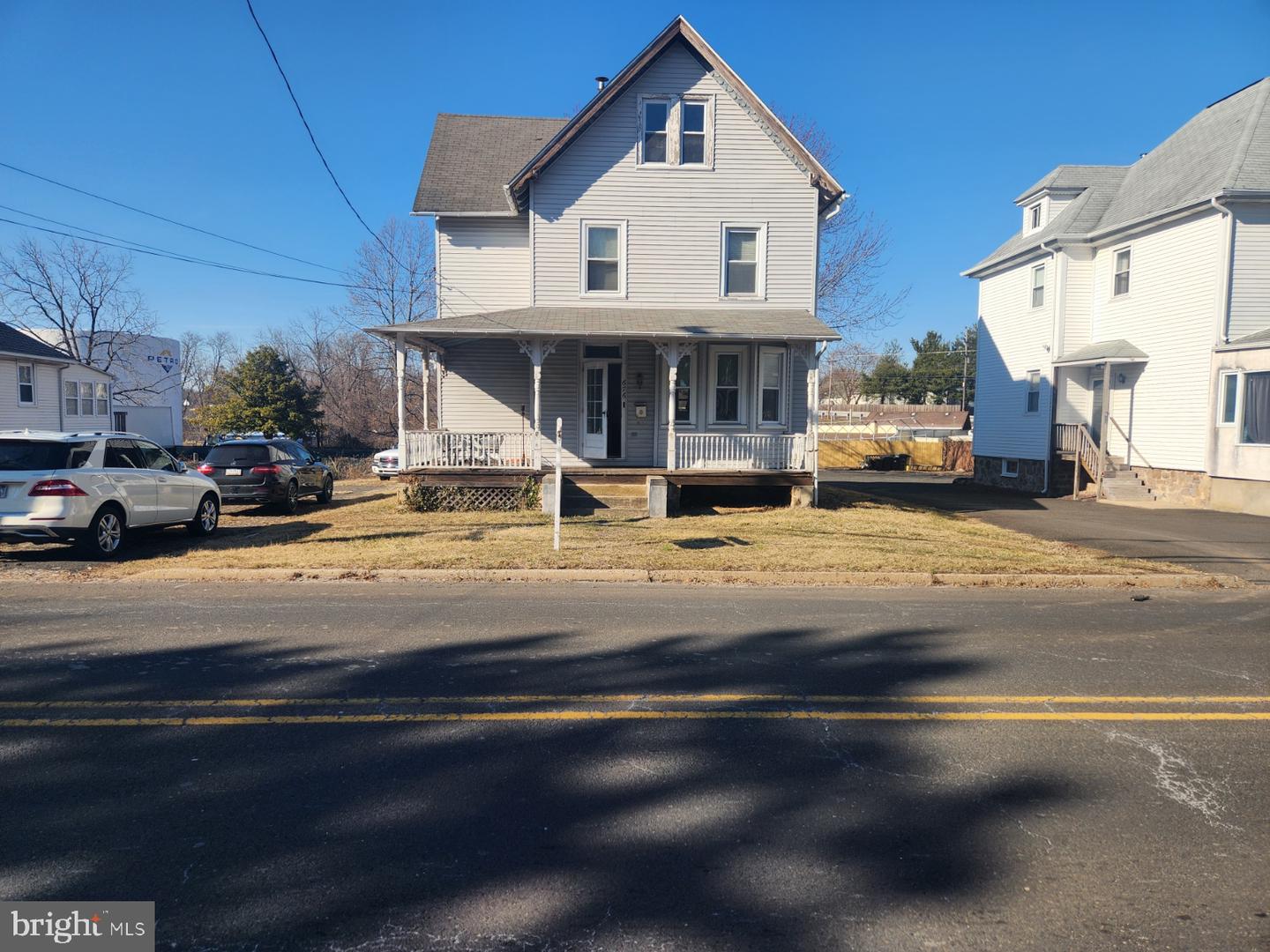 676 Knowles Ave