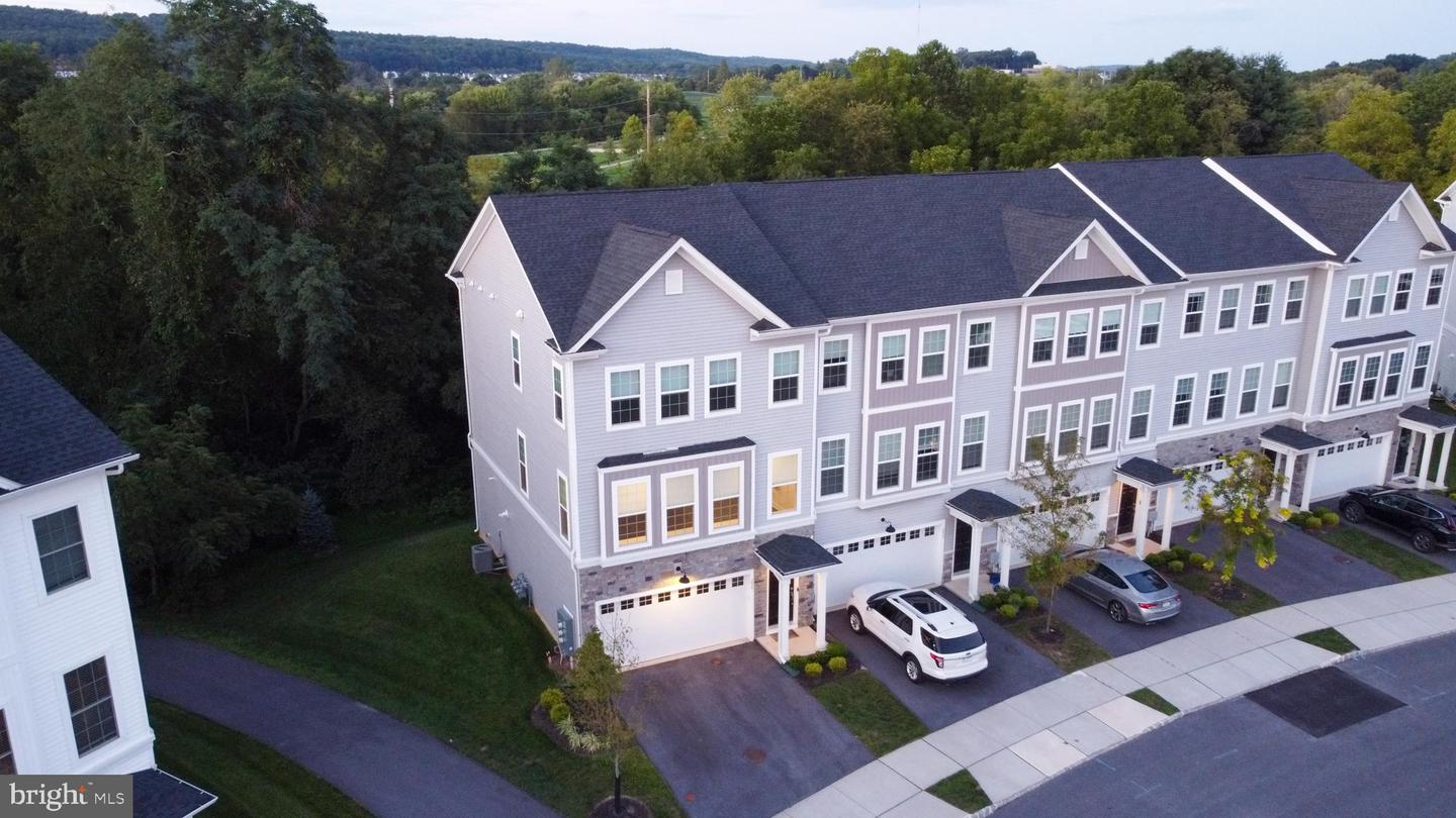 Photo 4 of 51 of 255 Red Leaf Ln townhome
