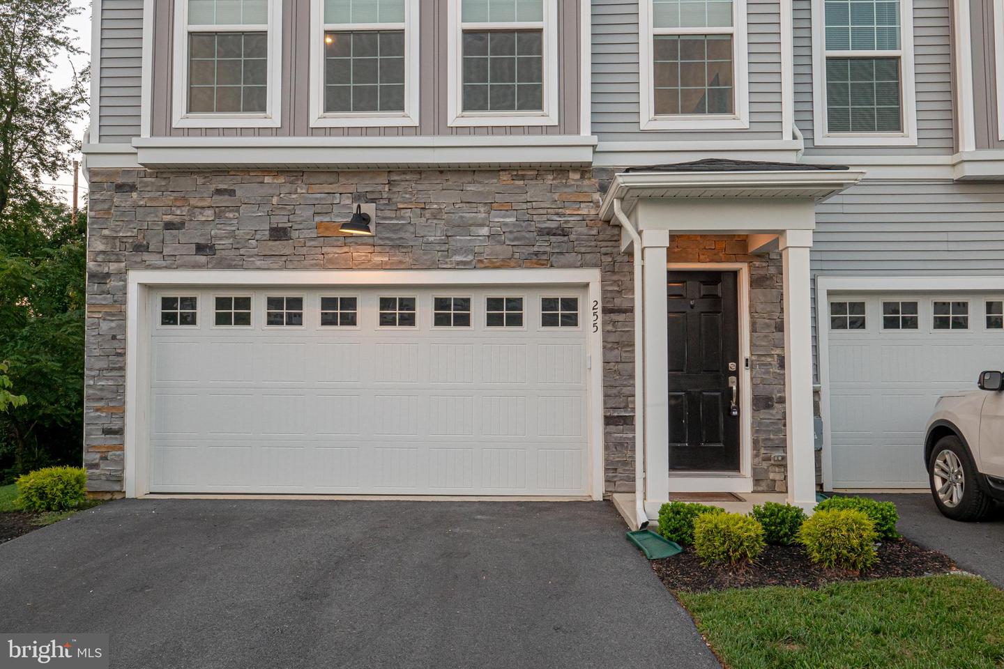 Photo 5 of 51 of 255 Red Leaf Ln townhome