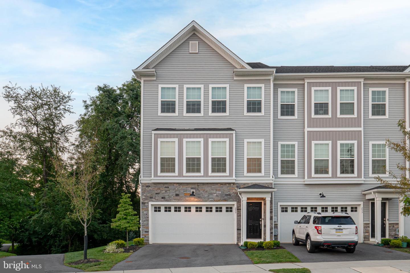 Photo 6 of 51 of 255 Red Leaf Ln townhome
