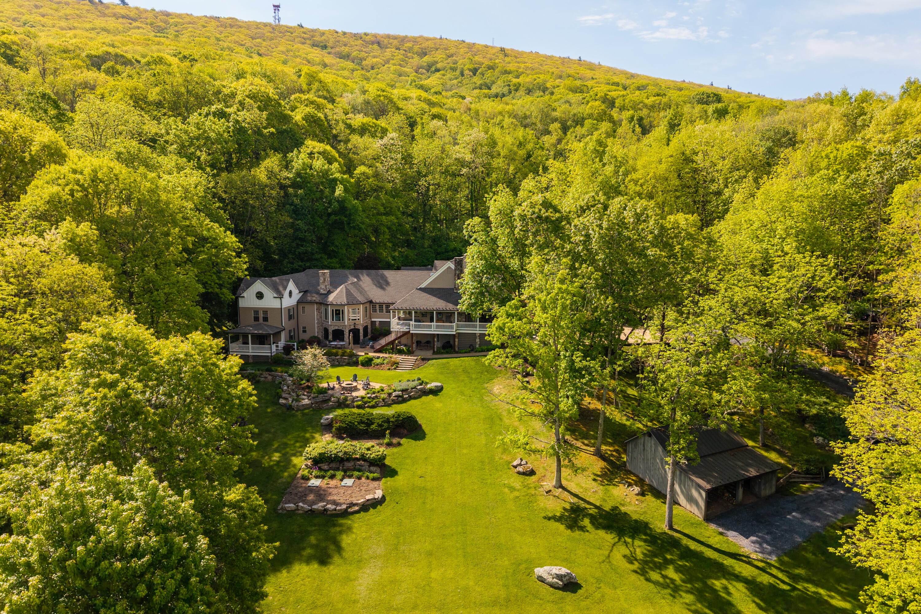 229 Woodside Ln