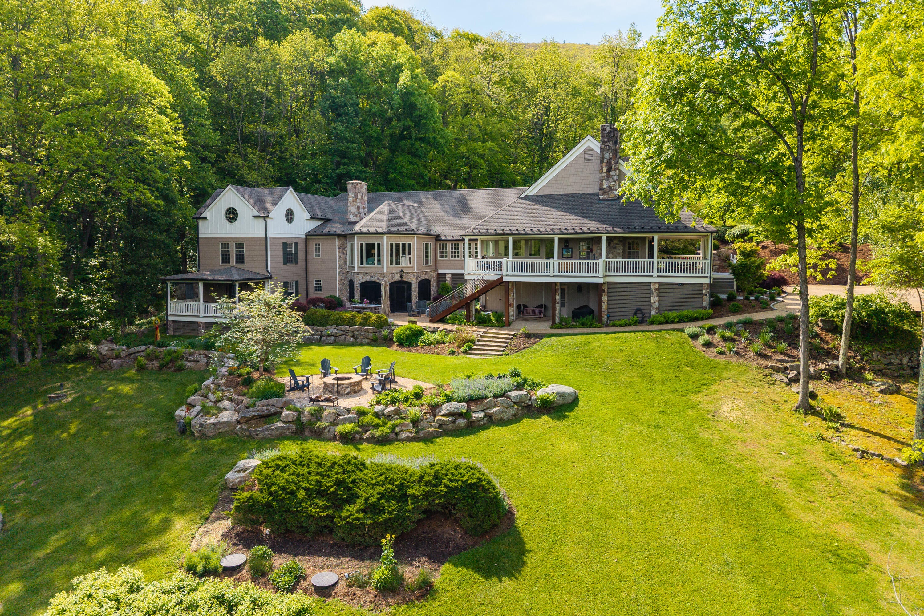 229 Woodside Ln
