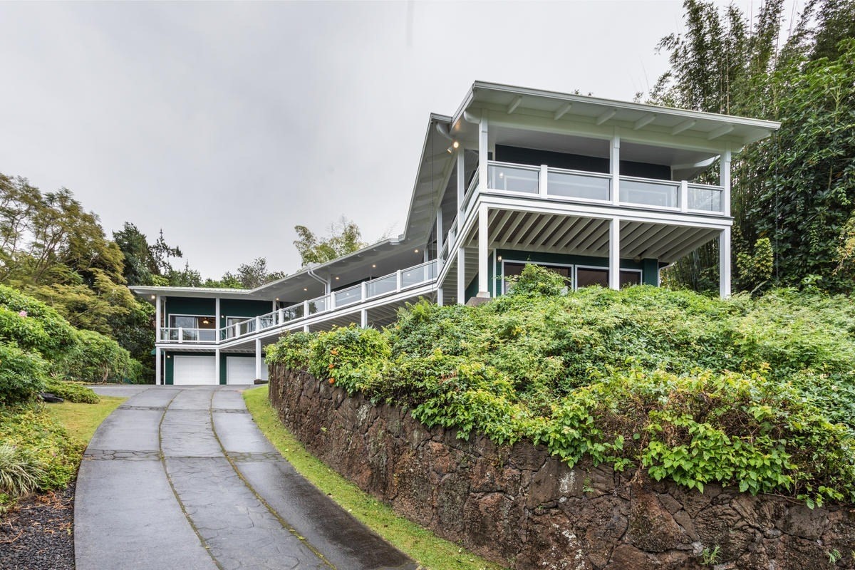 Photo 1 of 21 — 75-5335 KALAMONA RD, Holualoa, HI 96725