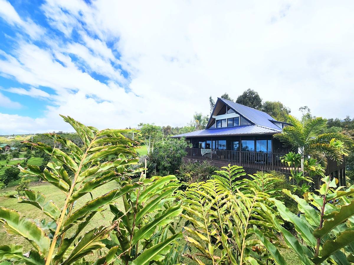 Photo 1 of 30 — 88-1554 ALA PAKAUA RD, Captain Cook, HI 96704