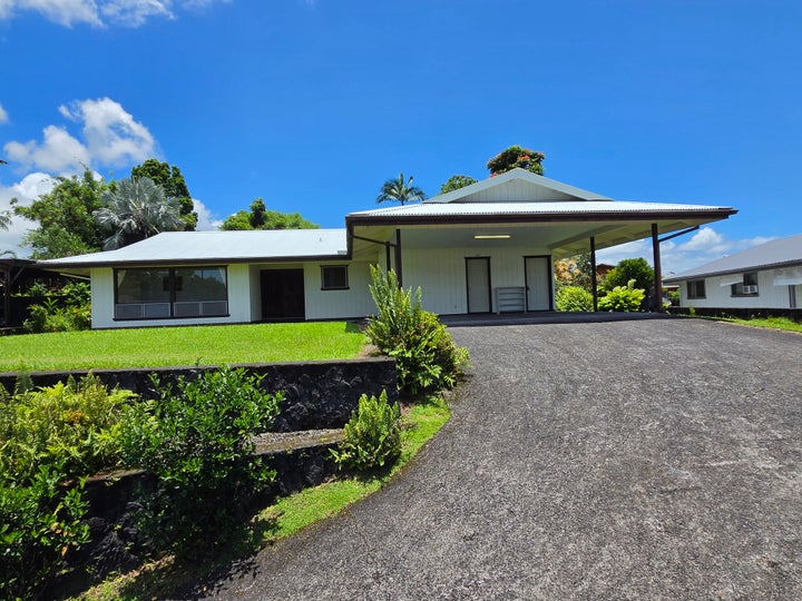 Photo 1 of 23 — 1084 APONO PL, Hilo, HI 96720