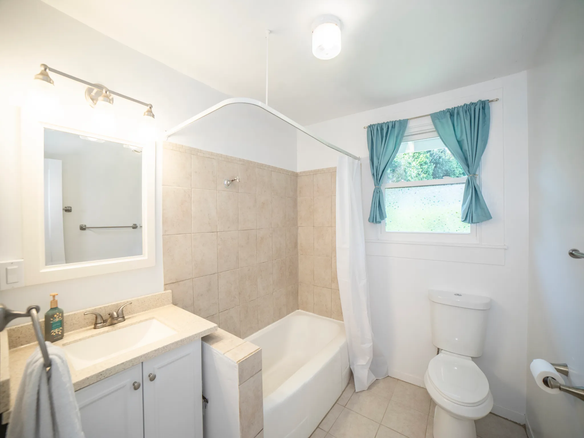 Honokaa, Hawaii 96727, United States, 3 Bedrooms Bedrooms, ,1 BathroomBathrooms,Residential,Active,94289