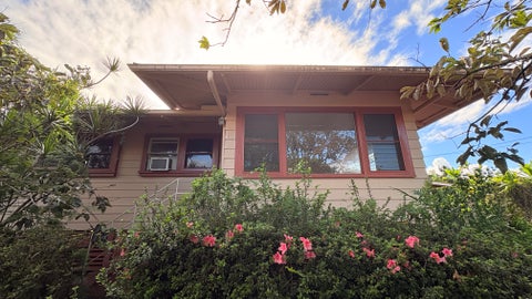 Photo of 70 Hoonanea St, Hilo, HI 96720 (MLS # 732940)