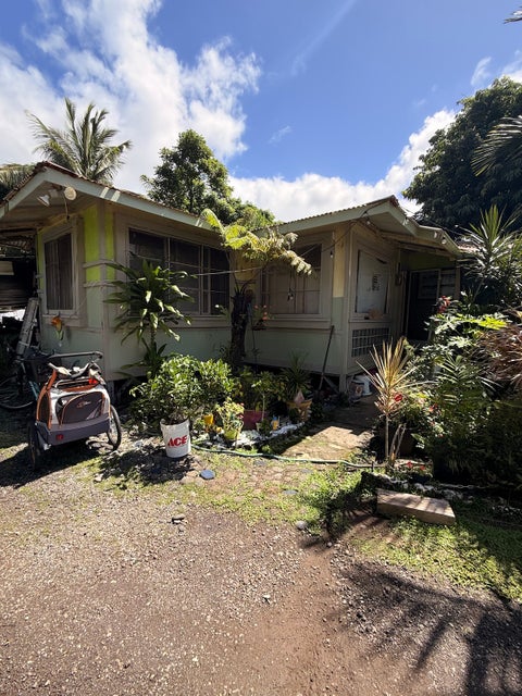 Photo of 299 Andrews Ave, Hilo, HI 96720 (MLS # 734643)